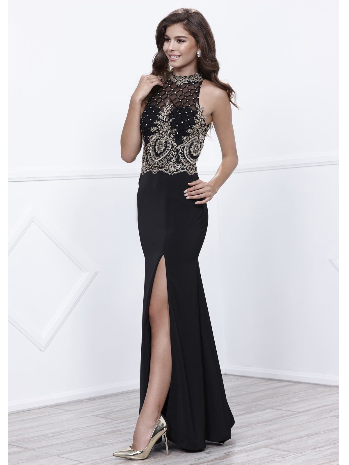 Sleeveless Long  Prom  Dress  with Open  Back  Sung Boutique L A 